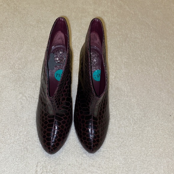 Vince Camuto Dark Red Bootie Heels - Picture 2 of 9